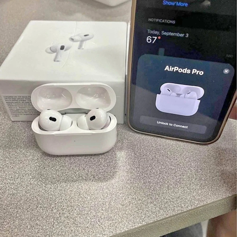 Apple White Wireless Earbuds with Charging Case